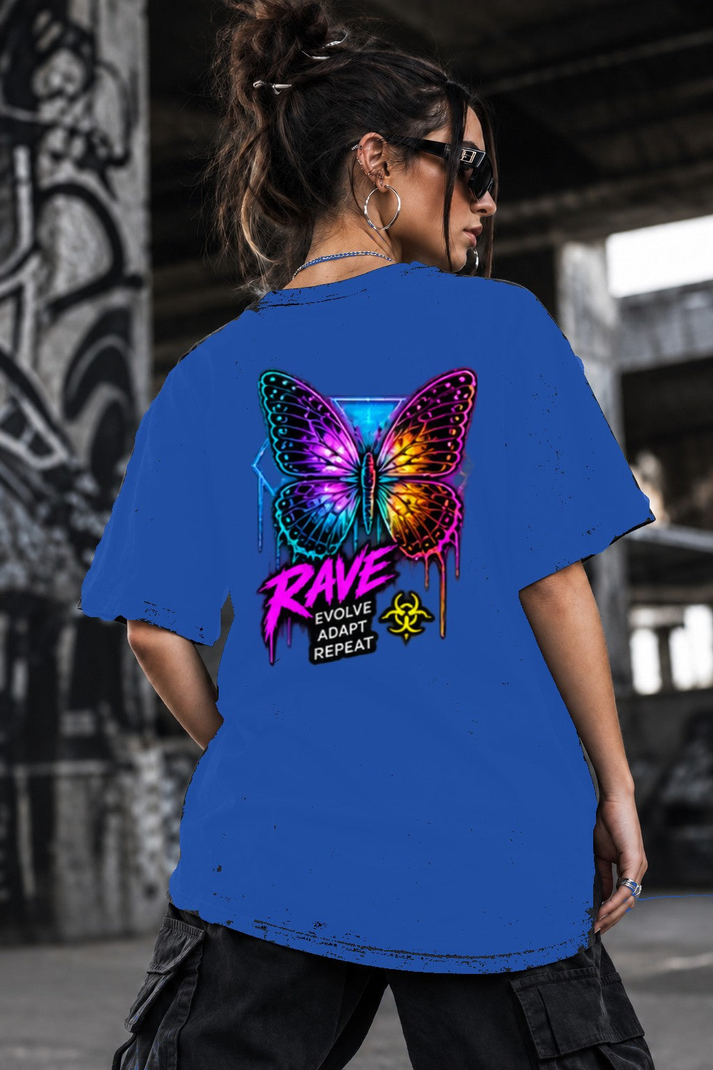 Neon Vibe Damen Oversized T-Shirt – Neon Butterfly – DTF Backprint in Blau, Größe 5XL