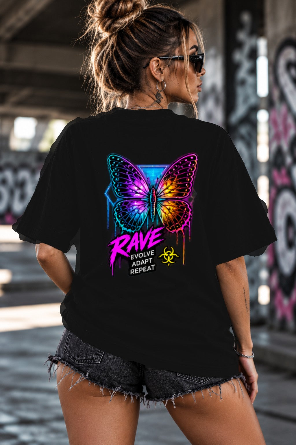 Neon Vibe Damen Oversized T-Shirt – Neon Butterfly – DTF Backprint in Schwarz, Größe 5XL