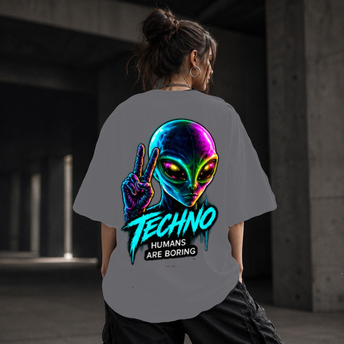 Neon Vibe Damen Oversized T-Shirt – Neon Alien – DTF Backprint in Grau, Größe 5XL