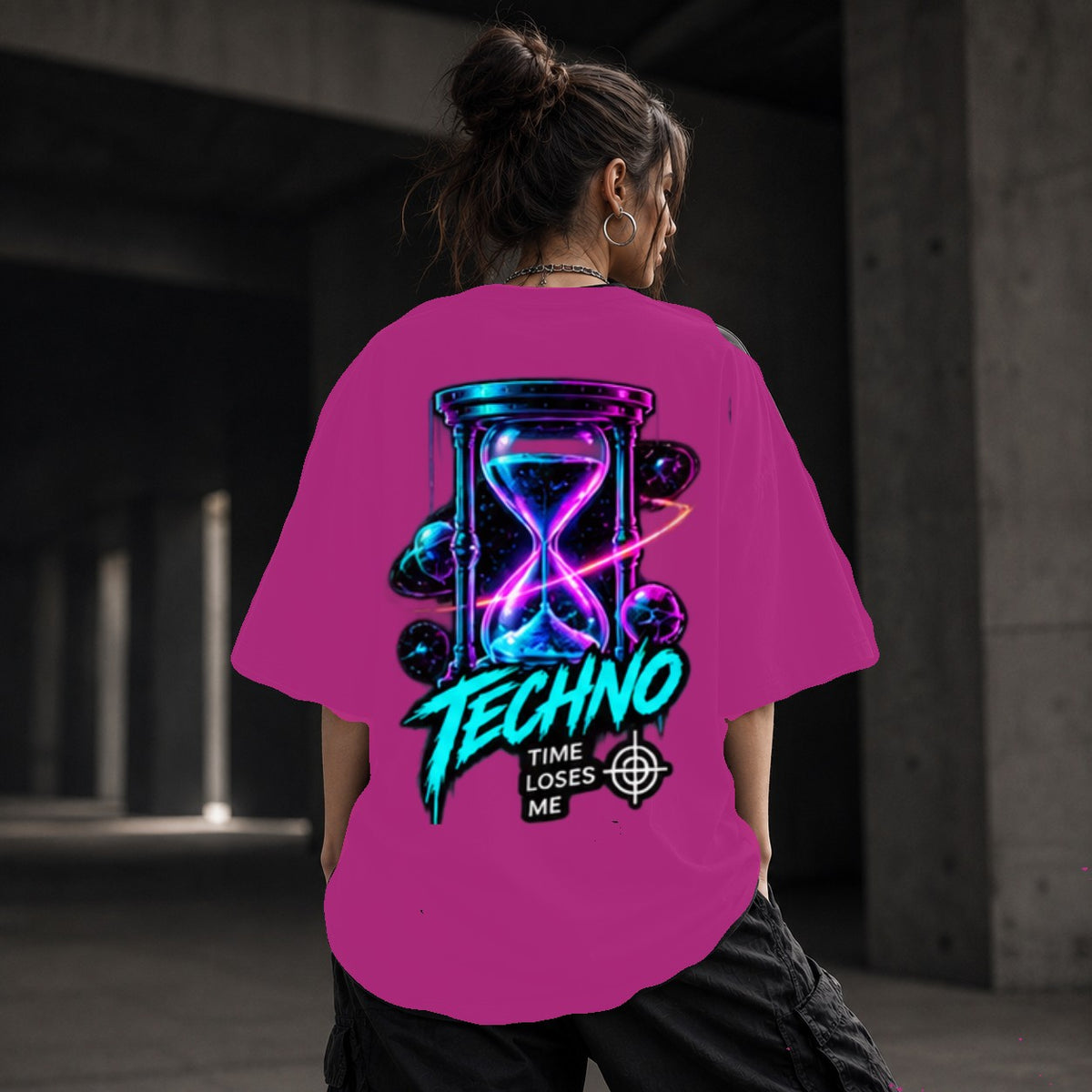 Neon Vibe Damen Oversized T-Shirt – Neon Sanduhr – DTF Backprint in Pink, Größe 5XL