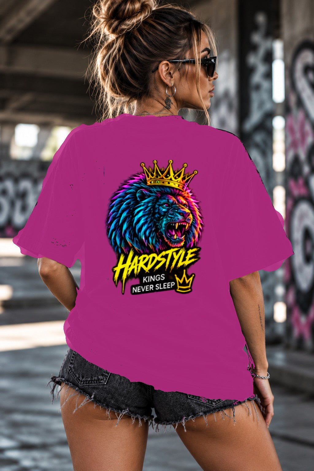 Neon Vibe Damen Oversized T-Shirt – Neon Lion – DTF Backprint in Pink, Größe 5XL