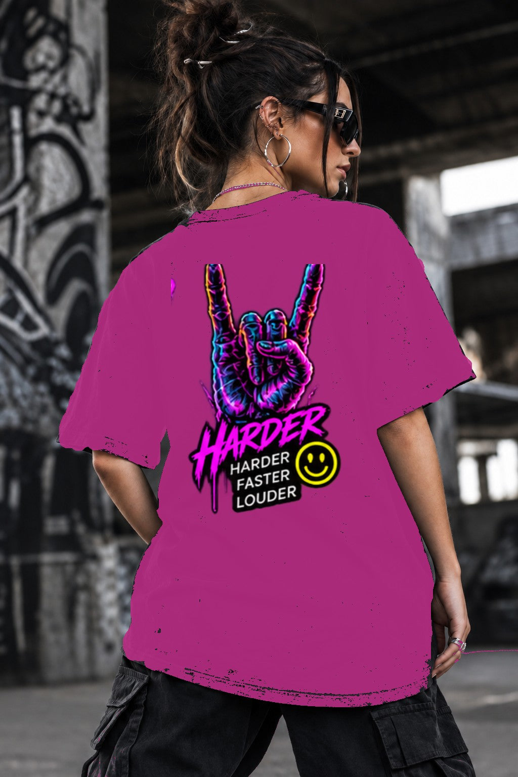 Neon Vibe Damen Oversized T-Shirt – Rock Hand – DTF Backprint in Pink, Größe 5XL
