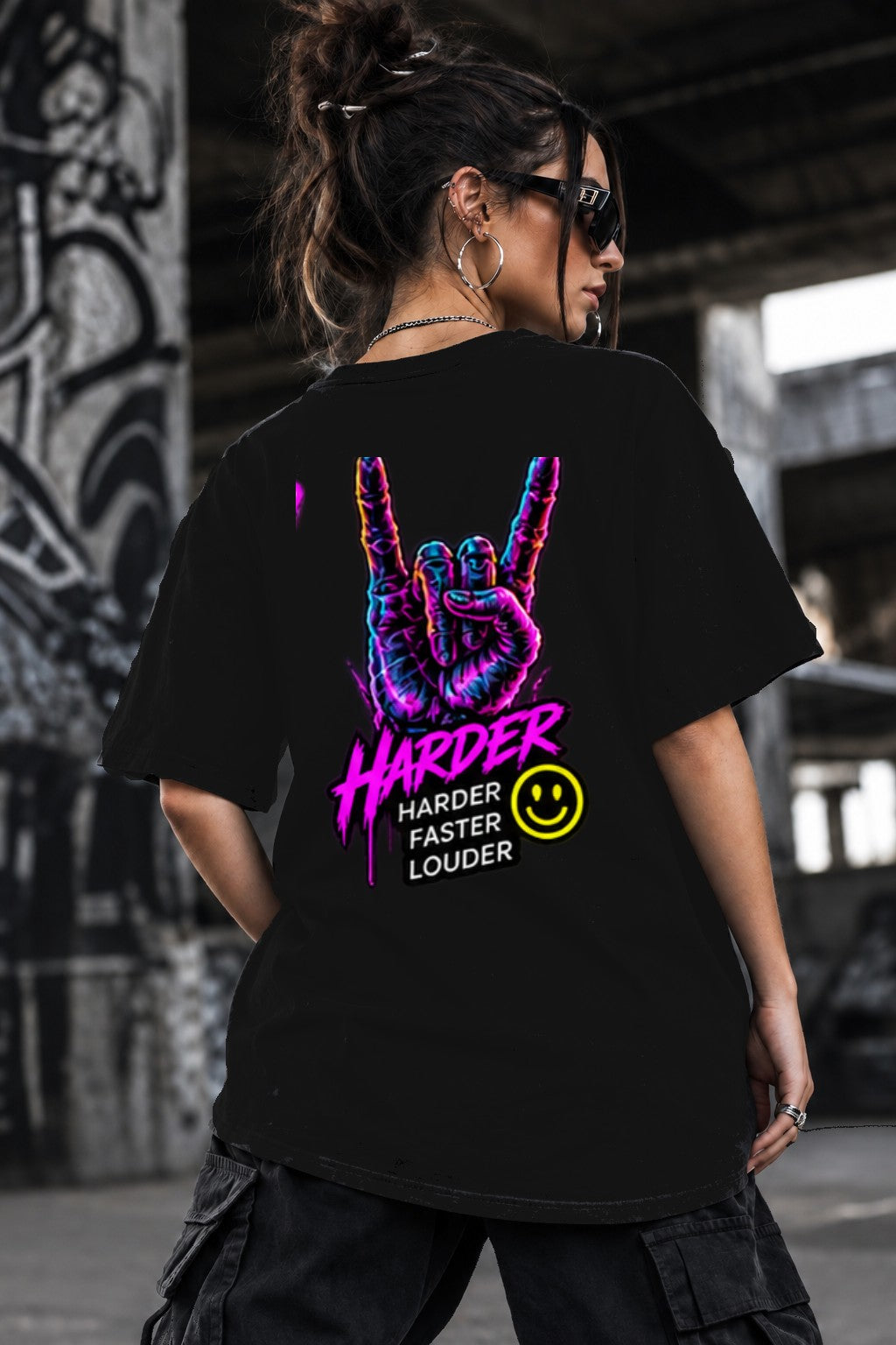 Neon Vibe Damen Oversized T-Shirt – Rock Hand – DTF Backprint in Schwarz, Größe 5XL