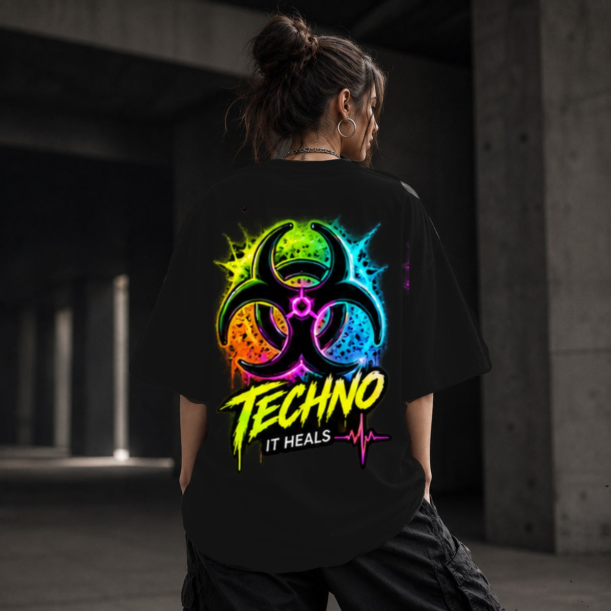 Neon Vibe Damen Oversized T-Shirt – Biohazard Symbol – DTF Backprint in Schwarz, Größe 5XL