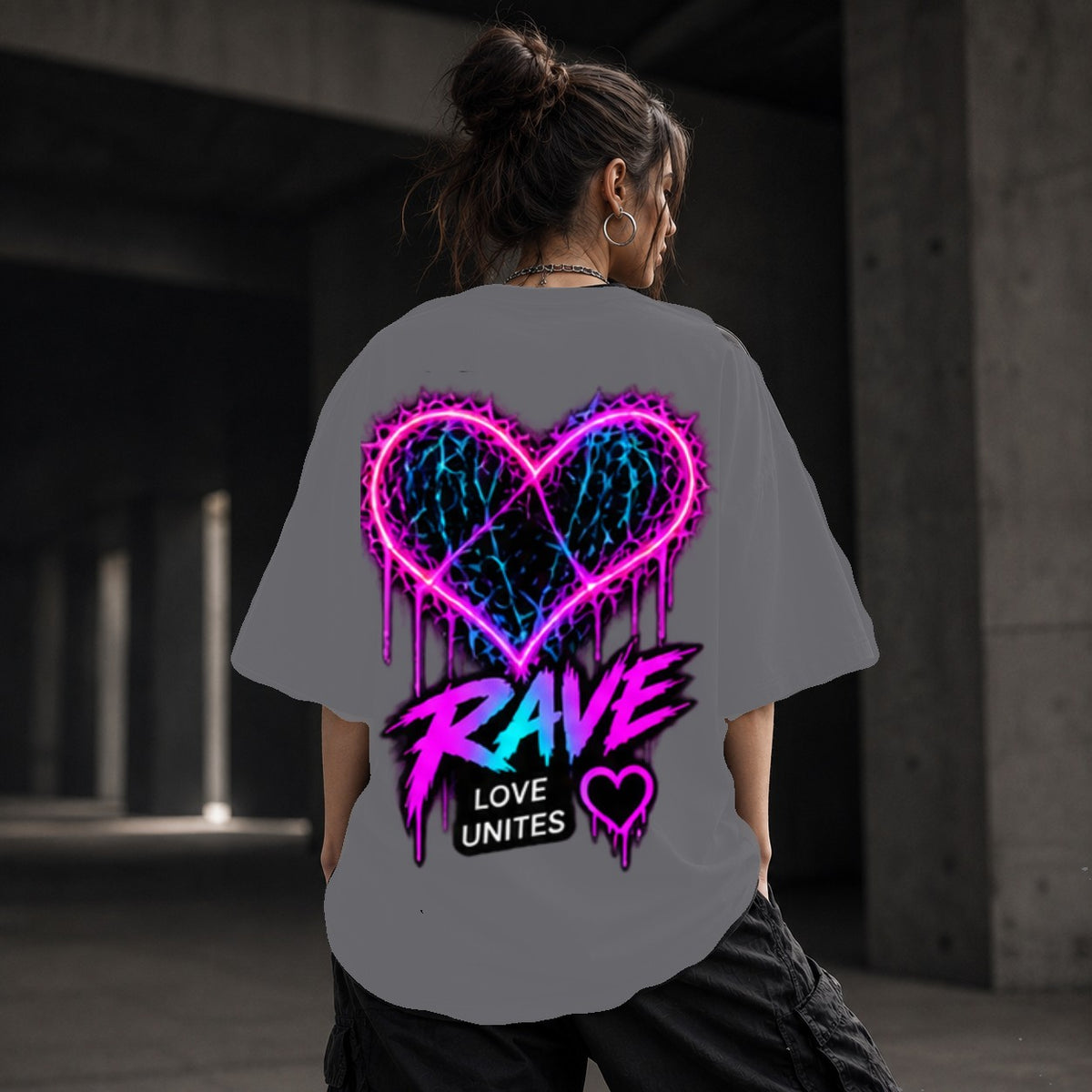 Neon Vibe Damen Oversized T-Shirt – Rave Heart – DTF Backprint in Grau, Größe 5XL