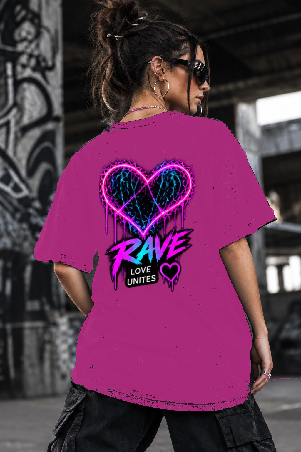 Neon Vibe Damen Oversized T-Shirt – Rave Heart – DTF Backprint in Pink, Größe 5XL