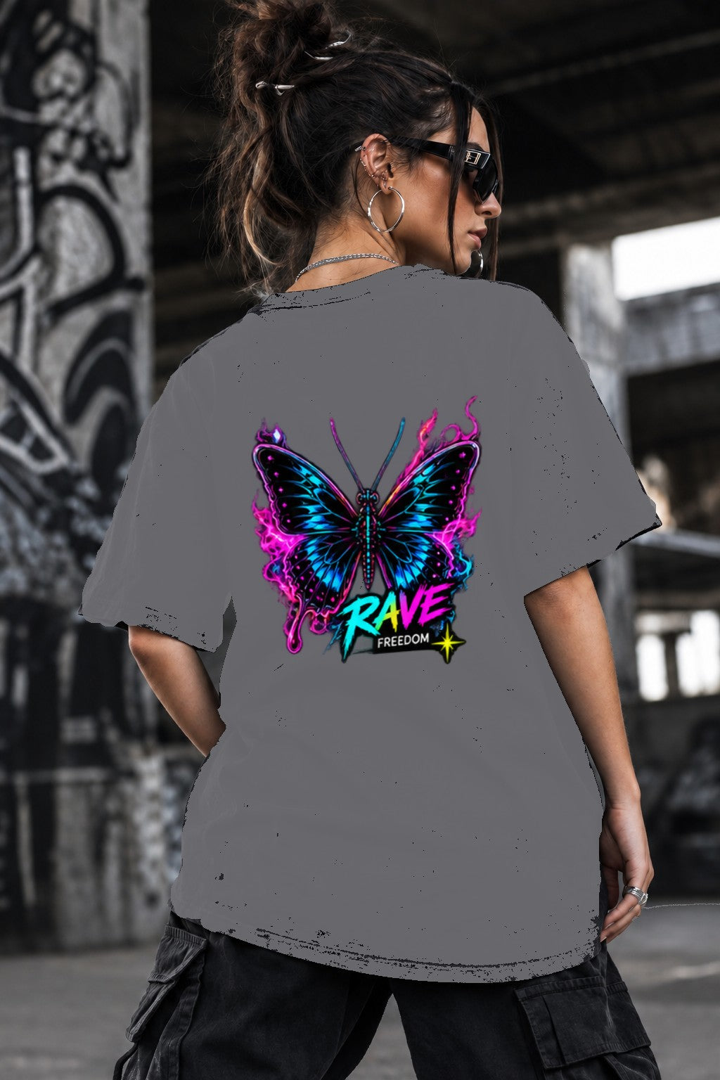 Neon Vibe Damen Oversized T-Shirt – Rave Butterfly – DTF Backprint in Grau, Größe 5XL
