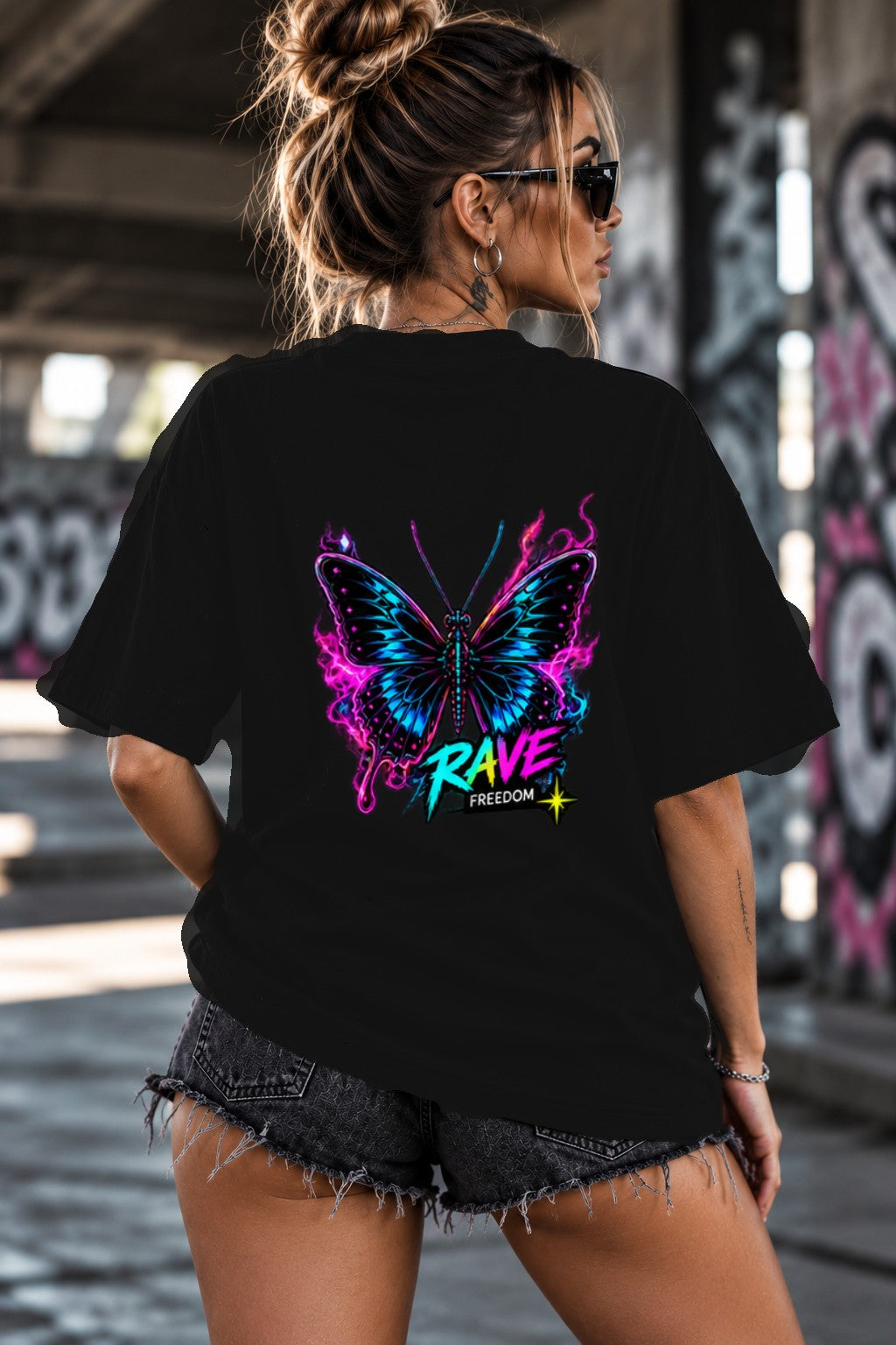 Neon Vibe Damen Oversized T-Shirt – Rave Butterfly – DTF Backprint in Schwarz, Größe 5XL
