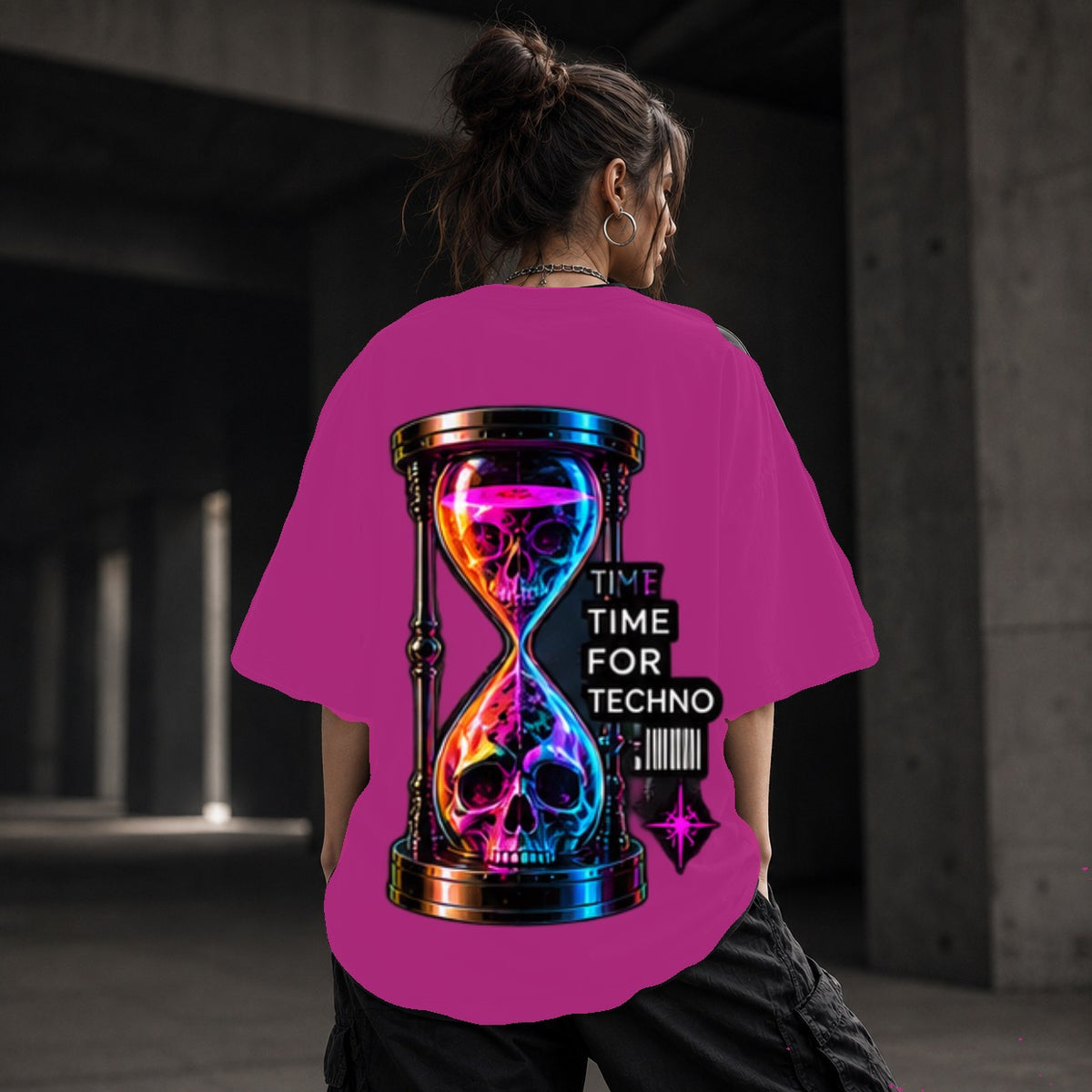 Neon Vibe Damen Oversized T-Shirt – Hourglass Skull – DTF Backprint in Pink, Größe 5XL