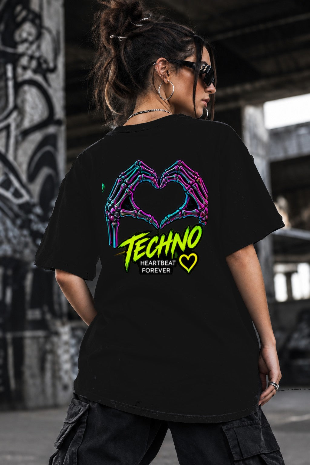 Neon Vibe Damen Oversized T-Shirt – Skeleton Heart – DTF Backprint in Schwarz, Größe 5XL