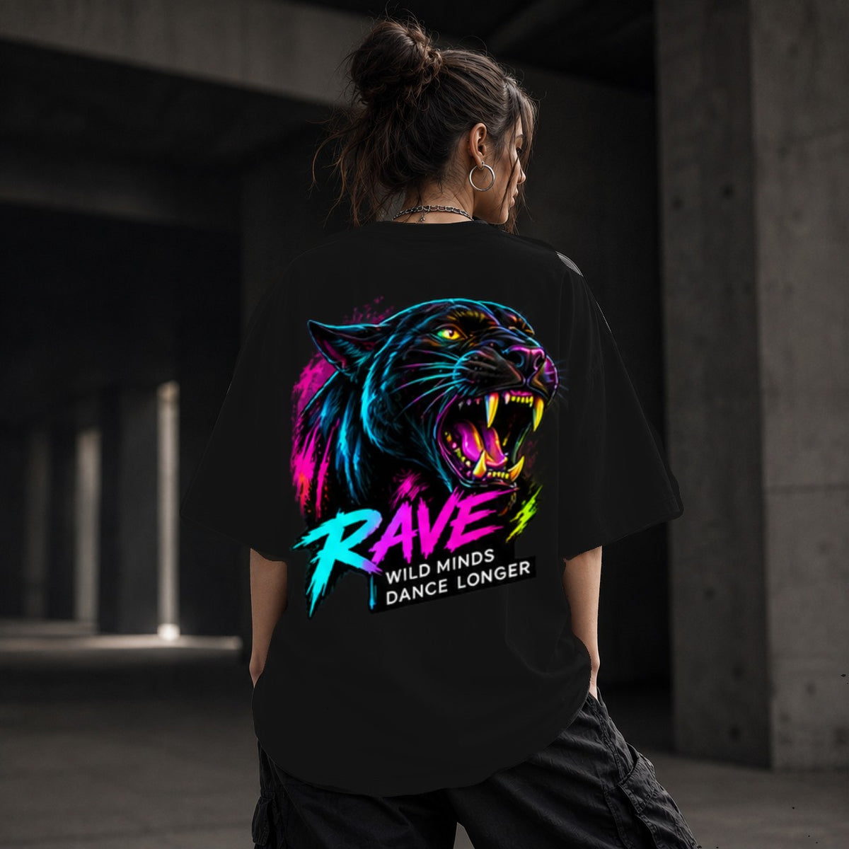 Neon Vibe Damen Oversized T-Shirt – Neon Tiger – DTF Backprint in Schwarz, Größe 5XL