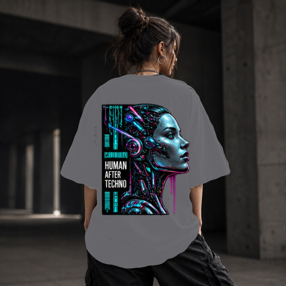 Neon Vibe Damen Oversized T-Shirt – Cyber Woman – DTF Backprint in Grau, Größe 5XL