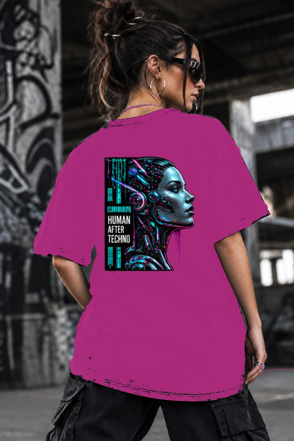 Neon Vibe Damen Oversized T-Shirt – Cyber Woman – DTF Backprint in Pink, Größe 5XL