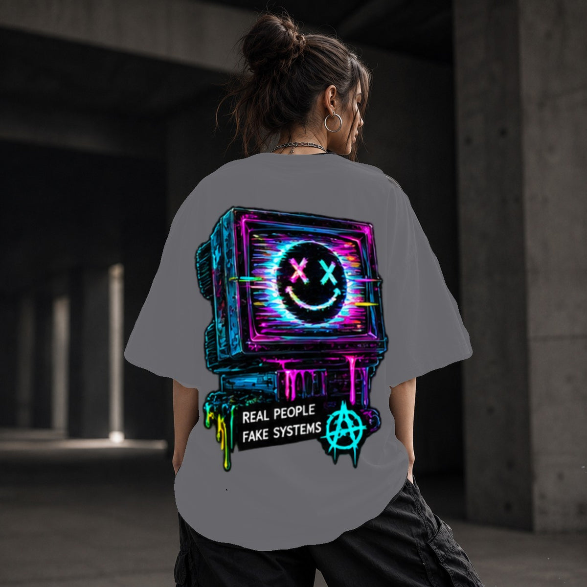 Neon Vibe Damen Oversized T-Shirt – TV Smiley – DTF Backprint in Grau, Größe 5XL