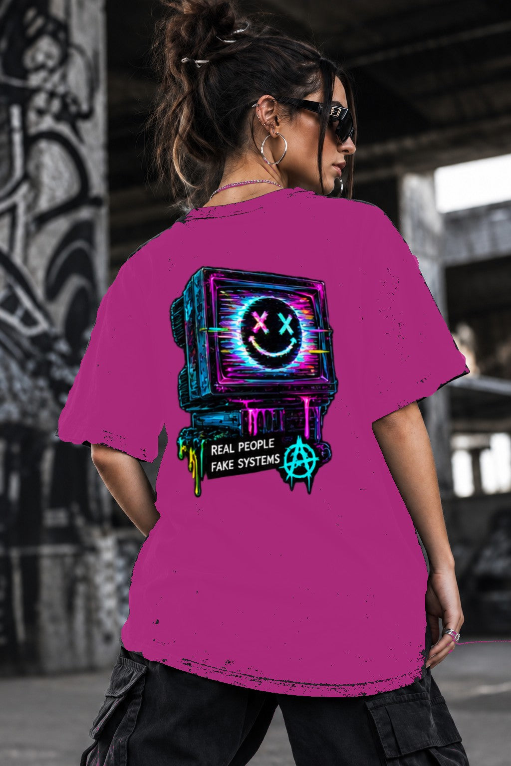 Neon Vibe Damen Oversized T-Shirt – TV Smiley – DTF Backprint in Pink, Größe 5XL