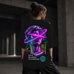 Neon Vibe Damen Oversized T-Shirt – Rave Statue – DTF Backprint in Schwarz, Größe 5XL