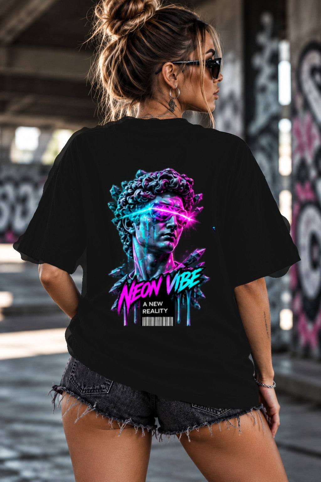 Neon Vibe Damen Oversized T-Shirt – Laser Statue – DTF Backprint in Schwarz, Größe 5XL