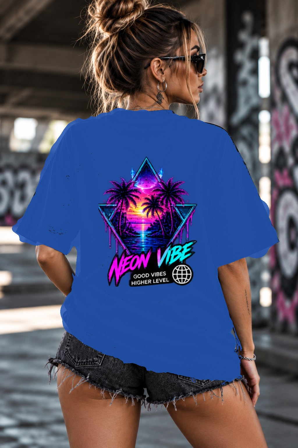 Neon Vibe Damen Oversized T-Shirt – Sunset Triangle – DTF Backprint in Blau, Größe 5XL
