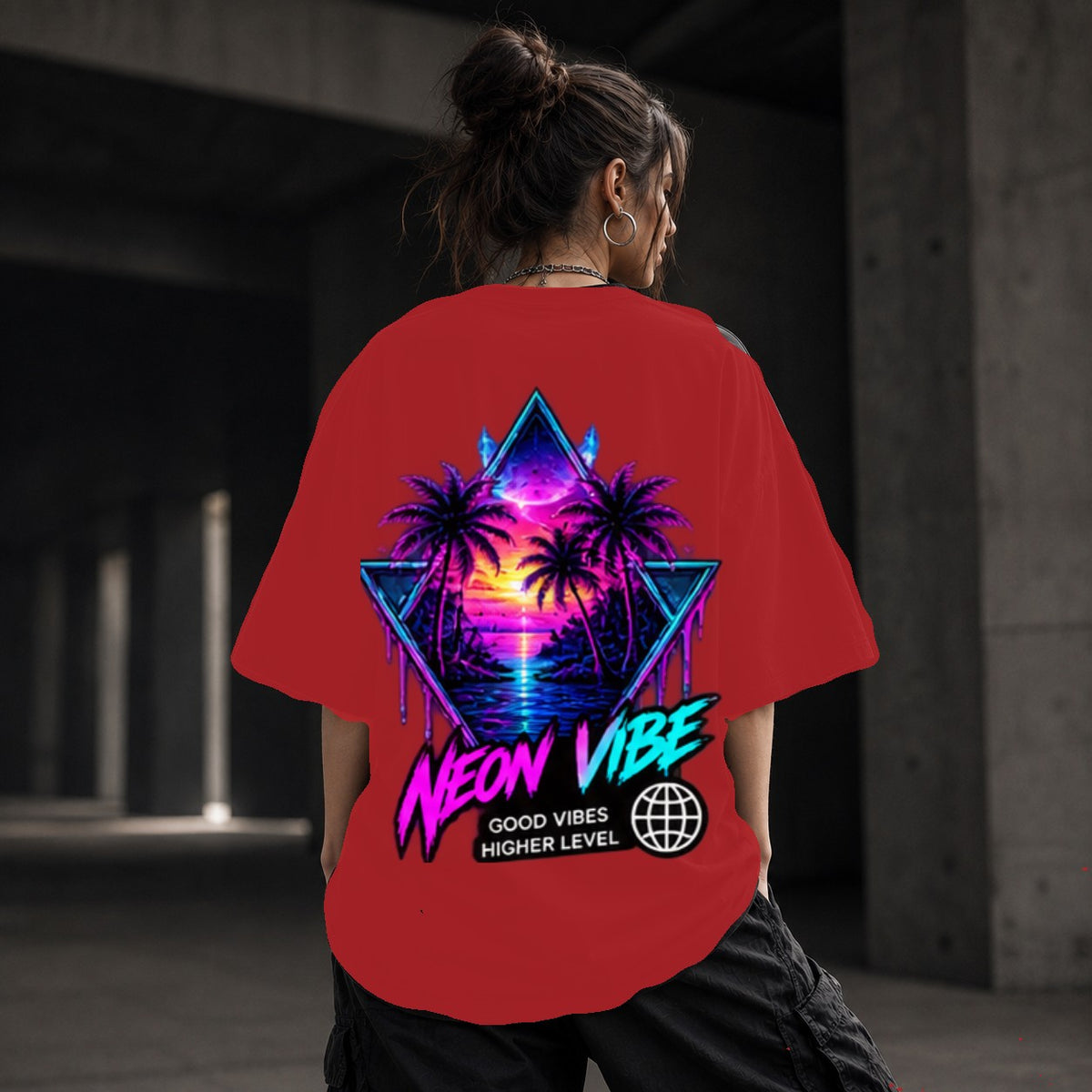 Neon Vibe Damen Oversized T-Shirt – Sunset Triangle – DTF Backprint in Rot, Größe 5XL