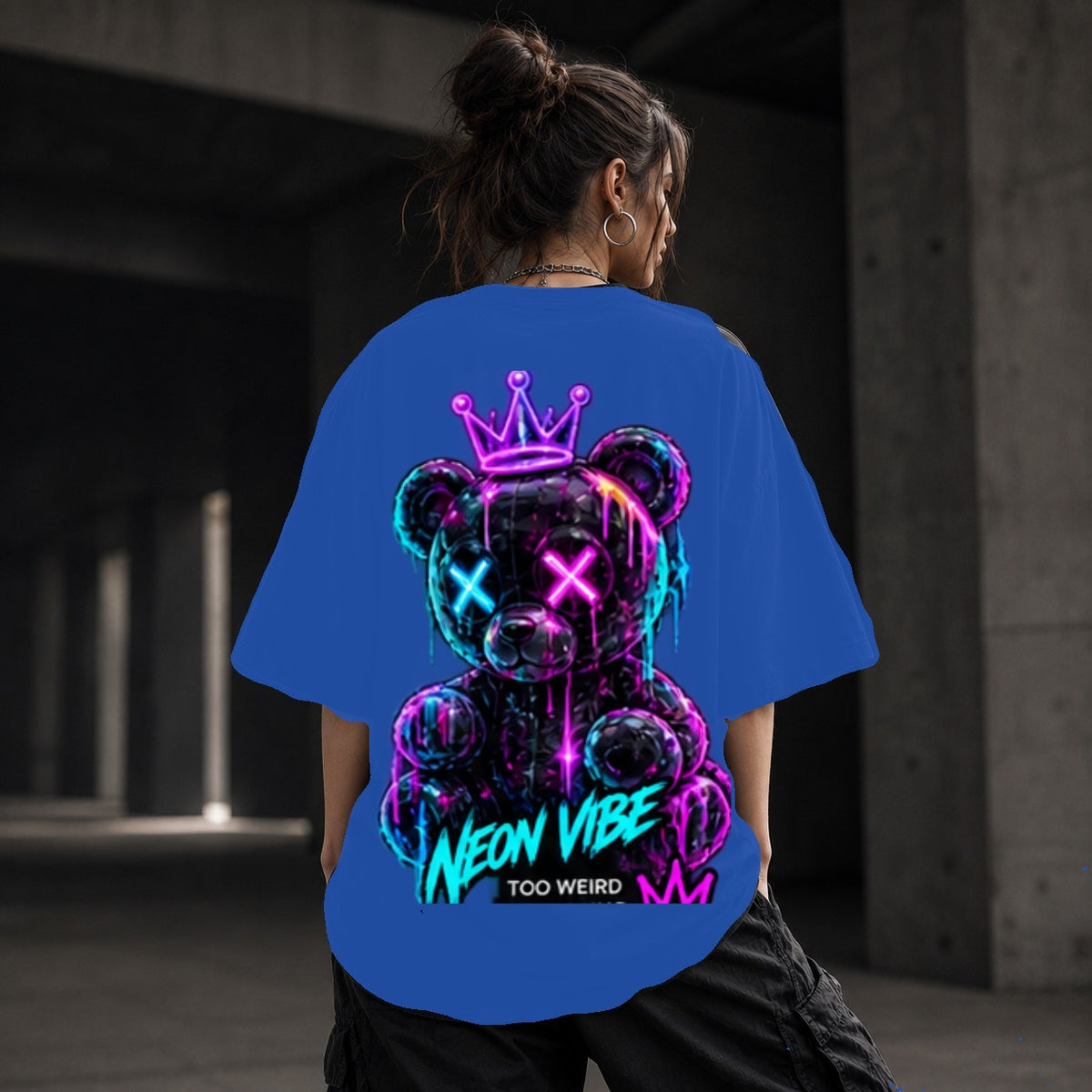 Neon Vibe Damen Oversized T-Shirt – Crowned Teddy – DTF Backprint in Blau, Größe 5XL