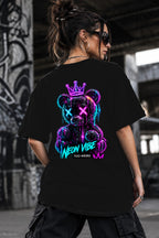 Neon Vibe Damen Oversized T-Shirt – Crowned Teddy – DTF Backprint in Schwarz, Größe 5XL