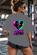 Neon Vibe Damen Oversized T-Shirt – Broken Neon Heart – DTF Backprint in Grau, Größe 5XL