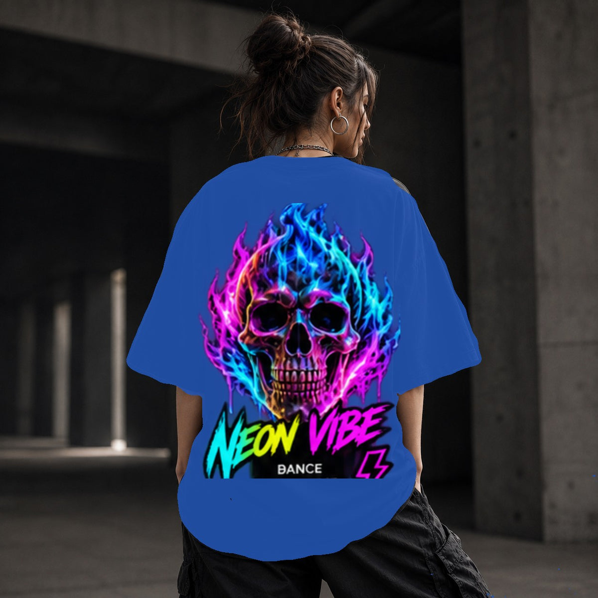 Neon Vibe Damen Oversized T-Shirt – Fire Skull – DTF Backprint in Blau, Größe 5XL