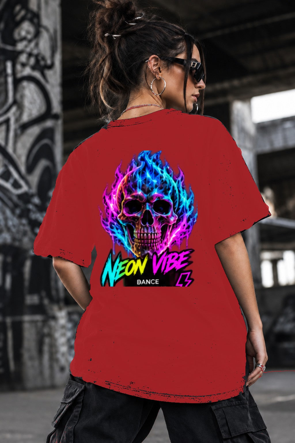Neon Vibe Damen Oversized T-Shirt – Fire Skull – DTF Backprint in Rot, Größe 5XL