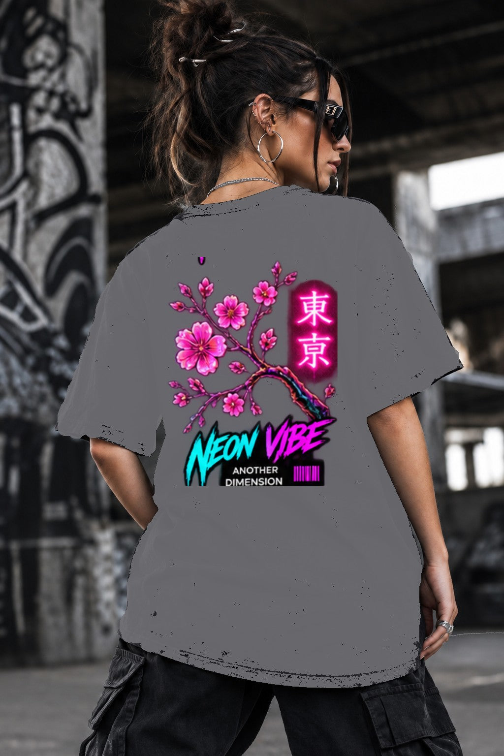 Neon Vibe Damen Oversized T-Shirt – Cherry Blossom – DTF Backprint in Grau, Größe 5XL