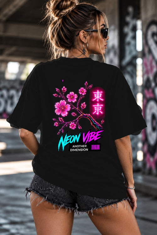 Neon Vibe Damen Oversized T-Shirt – Cherry Blossom – DTF Backprint in Schwarz, Größe 5XL