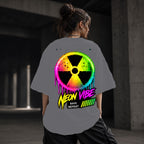Neon Vibe Damen Oversized T-Shirt – Nuclear Symbol – DTF Backprint in Grau, Größe 5XL