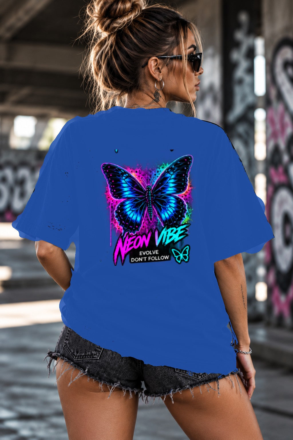 Neon Vibe Damen Oversized T-Shirt – Neon Butterfly – DTF Backprint in Blau, Größe 5XL