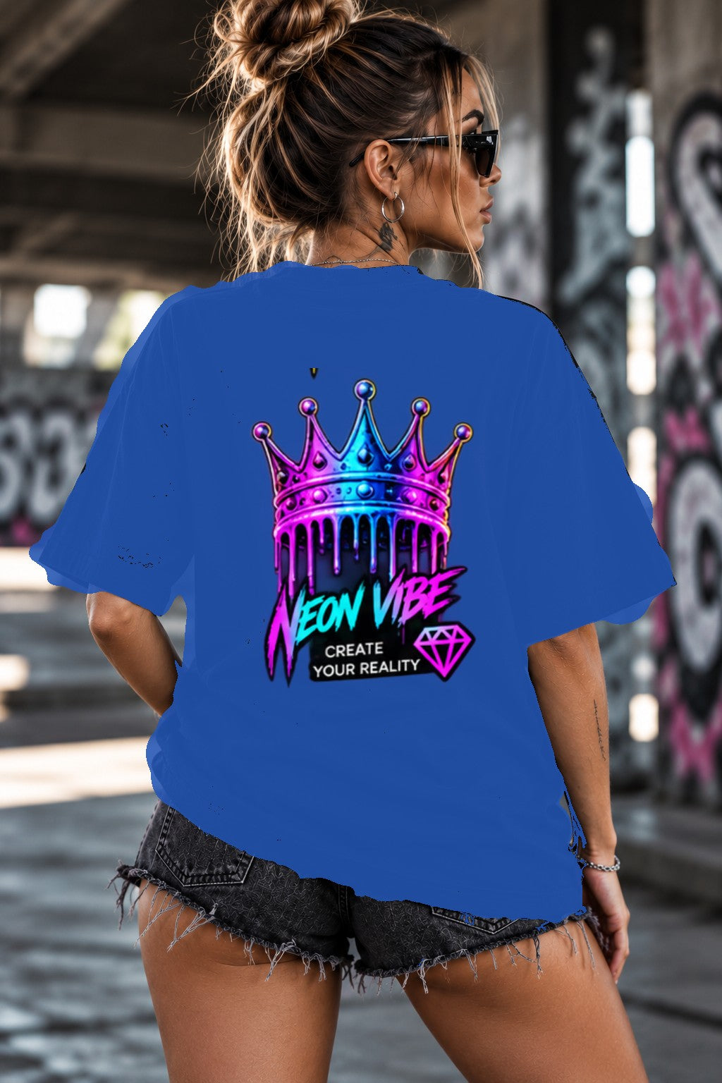Neon Vibe Damen Oversized T-Shirt – Neon Crown – DTF Backprint in Blau, Größe 5XL