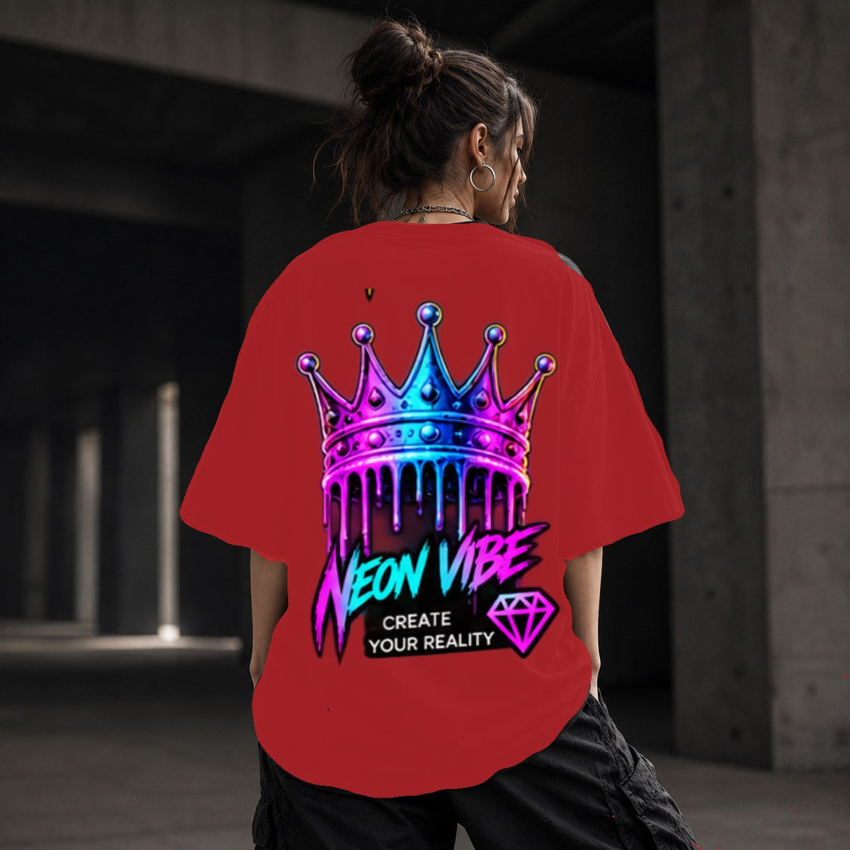 Neon Vibe Damen Oversized T-Shirt – Neon Crown – DTF Backprint in Rot, Größe 5XL