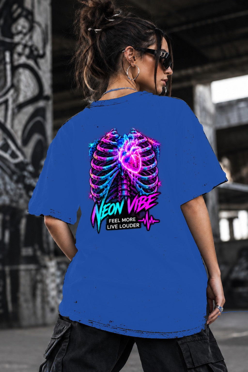 Neon Vibe Damen Oversized T-Shirt – Ribcage Heart – DTF Backprint in Blau, Größe 5XL
