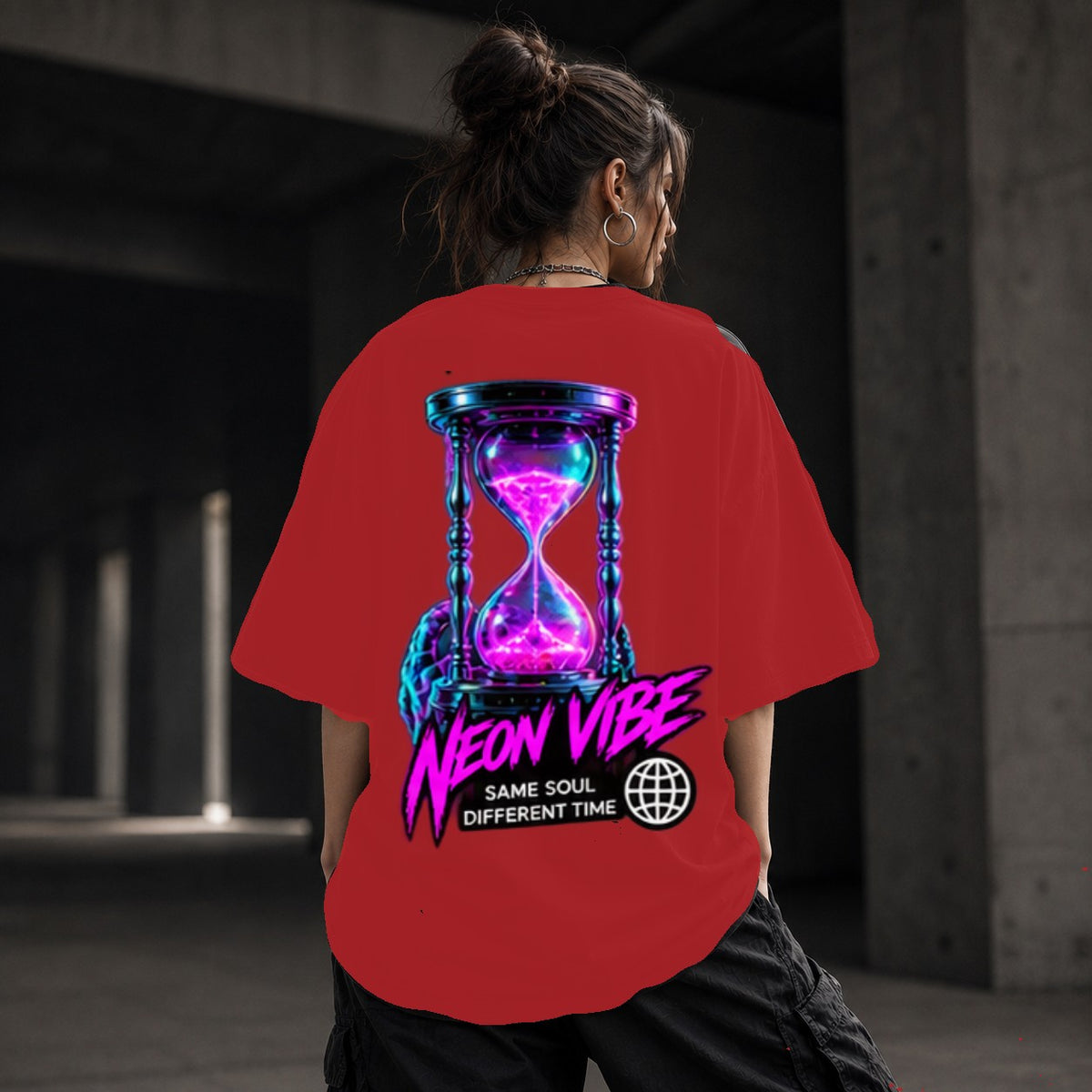 Neon Vibe Damen Oversized T-Shirt – Neon Hourglass – DTF Backprint in Rot, Größe 5XL