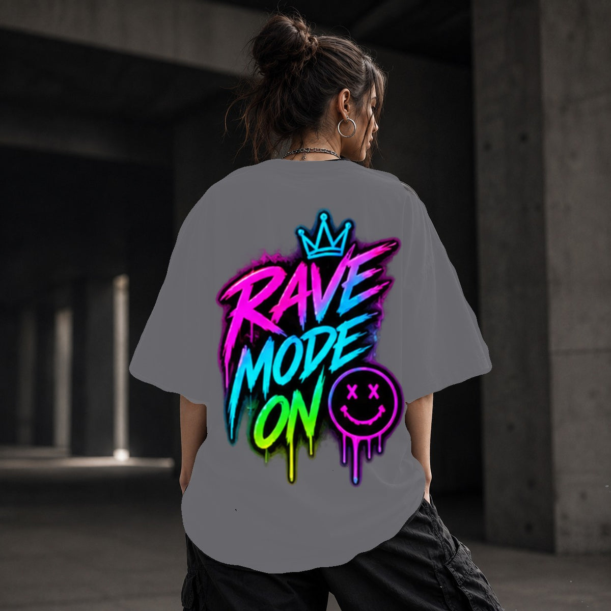Neon Vibe Damen Oversized T-Shirt – Rave Mode On – DTF Backprint in Grau, Größe 5XL