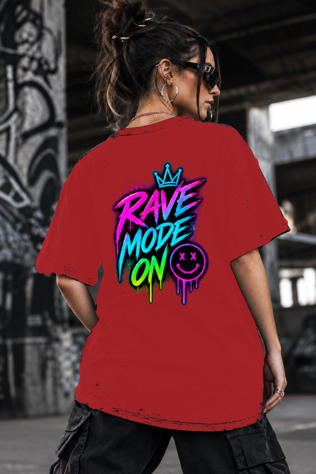 Neon Vibe Damen Oversized T-Shirt – Rave Mode On – DTF Backprint in Rot, Größe 5XL