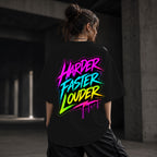 Neon Vibe Damen Oversized T-Shirt – Harder Faster Louder – DTF Backprint in Schwarz, Größe 5XL