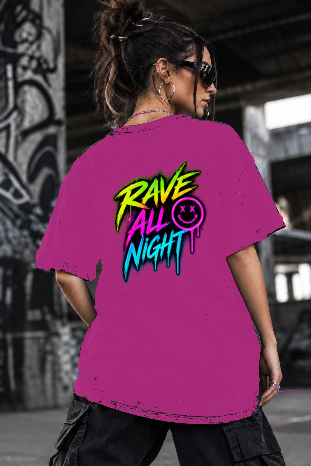 Neon Vibe Damen Oversized T-Shirt – Rave All Night – DTF Backprint in Pink, Größe 5XL
