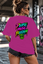 Neon Vibe Damen Oversized T-Shirt – People Music Freedom – DTF Backprint in Pink, Größe 5XL
