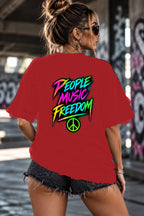 Neon Vibe Damen Oversized T-Shirt – People Music Freedom – DTF Backprint in Rot, Größe 5XL