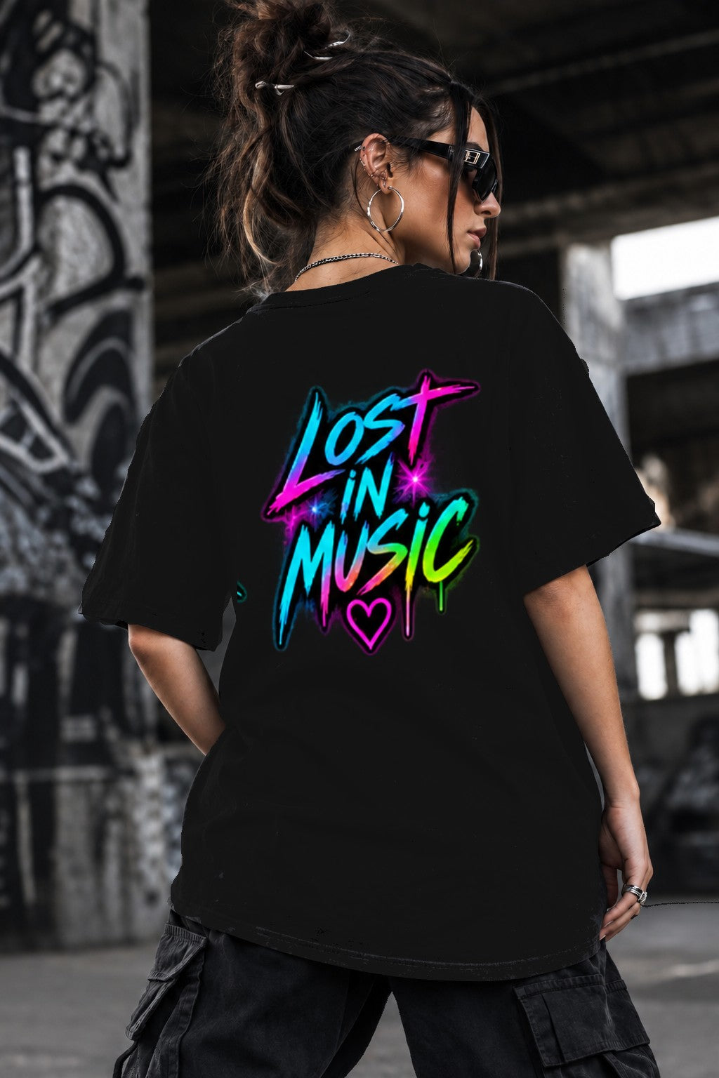 Neon Vibe Damen Oversized T-Shirt – Lost In Music – DTF Backprint in Schwarz, Größe 5XL