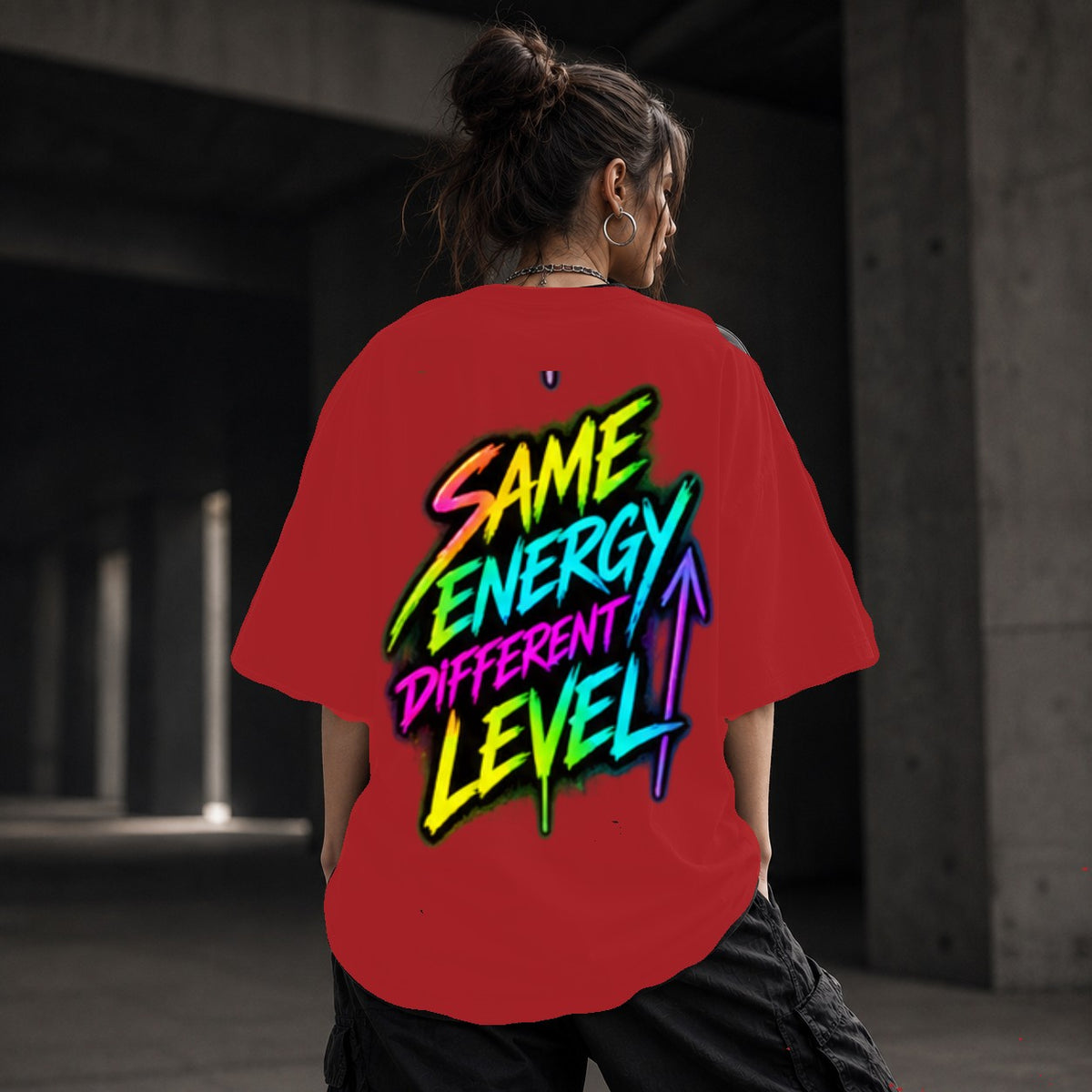 Neon Vibe Damen Oversized T-Shirt – Same Energy Different Level – DTF Backprint in Rot, Größe 5XL