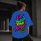Neon Vibe Damen Oversized T-Shirt – Eat Sleep Rave Repeat – DTF Backprint in Blau, Größe 5XL