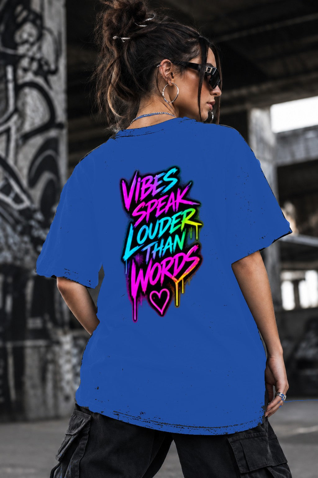 Neon Vibe Damen Oversized T-Shirt – Vibes Speak Louder – DTF Backprint in Blau, Größe 5XL