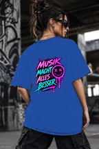 Neon Vibe Damen Oversized T-Shirt – Musik Macht Alles Besser – DTF Backprint in Blau, Größe 5XL