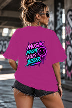 Neon Vibe Damen Oversized T-Shirt – Musik Macht Alles Besser – DTF Backprint in Pink, Größe 5XL