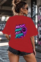 Neon Vibe Damen Oversized T-Shirt – Musik Macht Alles Besser – DTF Backprint in Rot, Größe 5XL