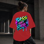 Neon Vibe Damen Oversized T-Shirt – Bass Statt Stress – DTF Backprint in Rot, Größe 5XL